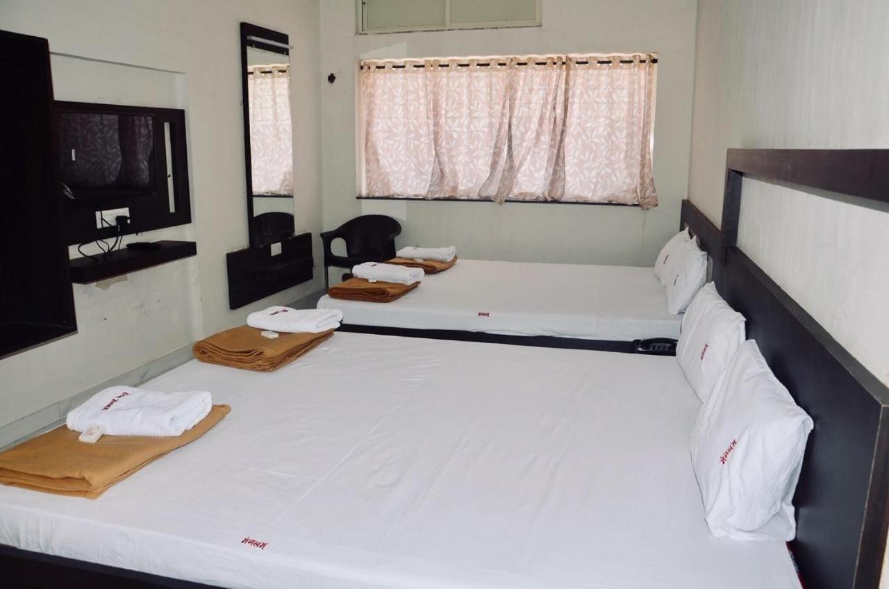 Hotel Mangalam Kurandvad Exterior foto