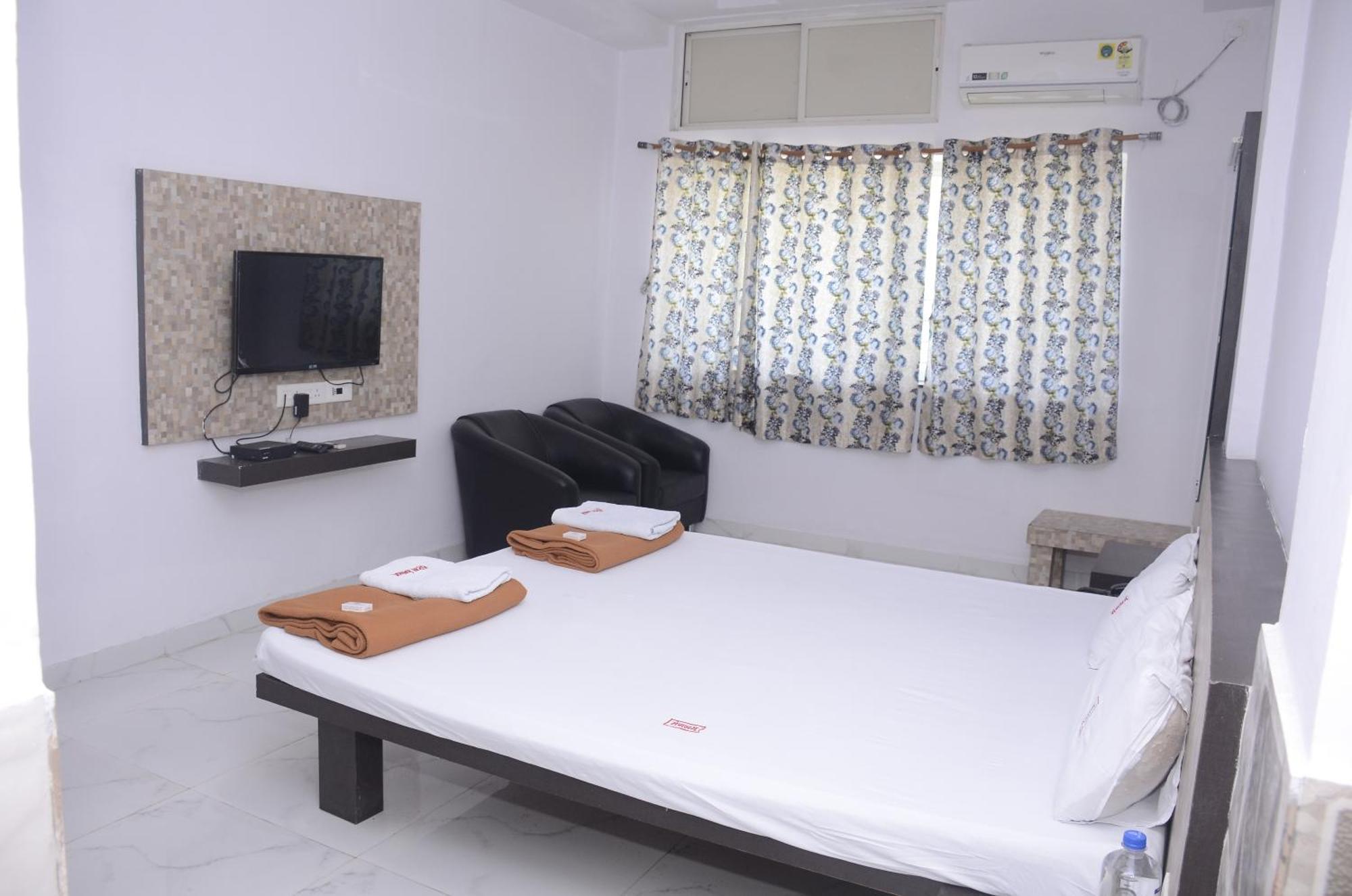 Hotel Mangalam Kurandvad Exterior foto